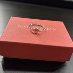 James Avery  V  Initial Ring Size 8 1/2