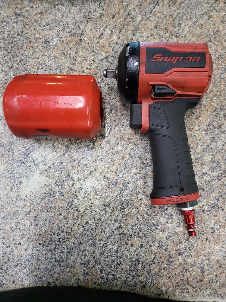 Snap on PT338 3/8" Drive Stubby Air Impact Wrench (Red)