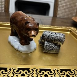 Vintage Ceramic Bear And Logs Salt And Pepper Shakers 