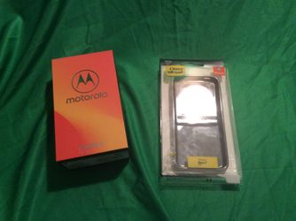 Cell phone and case bundle