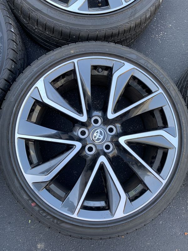 225/40/R18 TOYOTA TIRE AND 18X8 OEM RIMS/WHEELS for Sale in Boston, MA