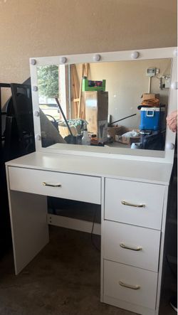 ****Beautiful White Vanity****
