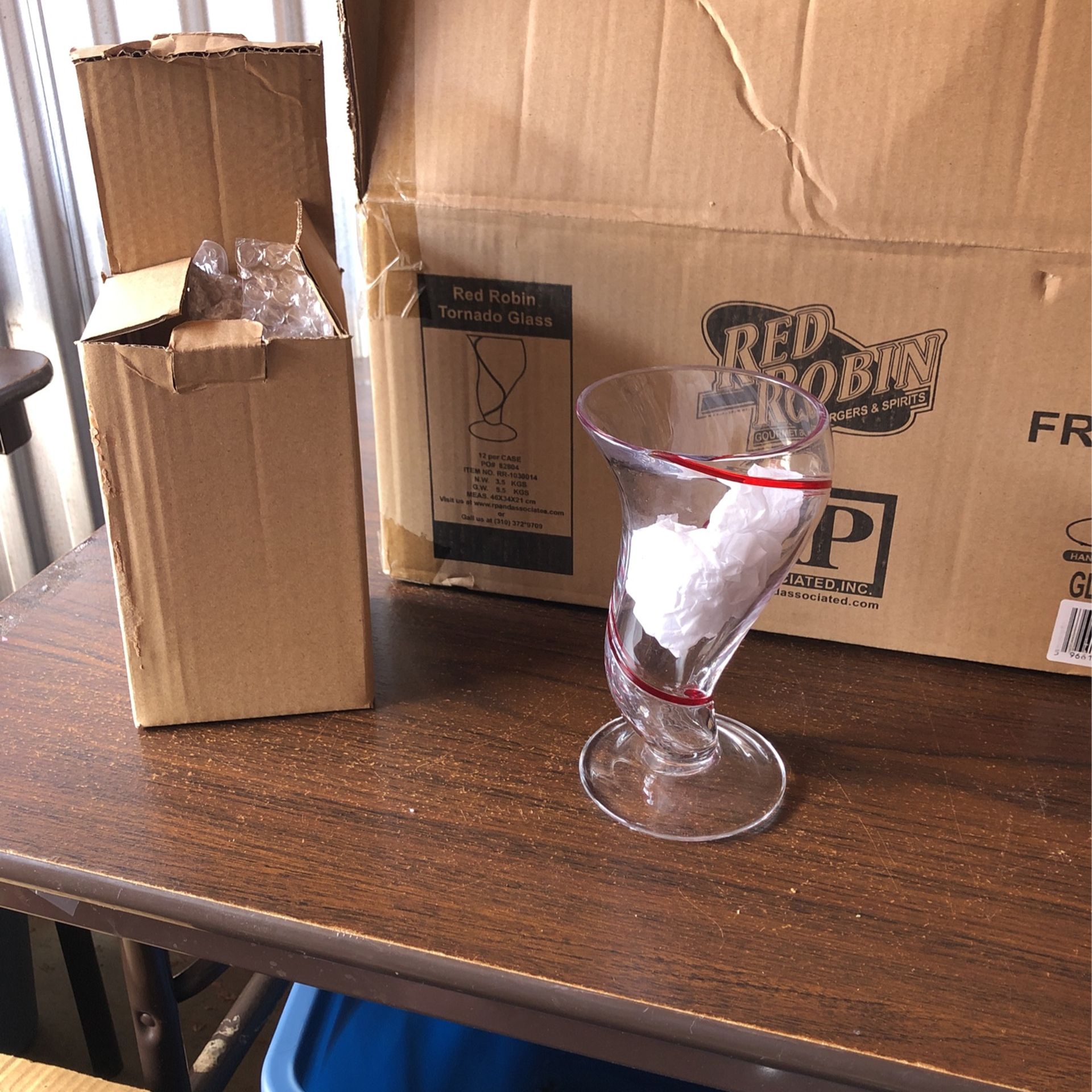 Red Robin Tornado Glassware Case Of 12 New