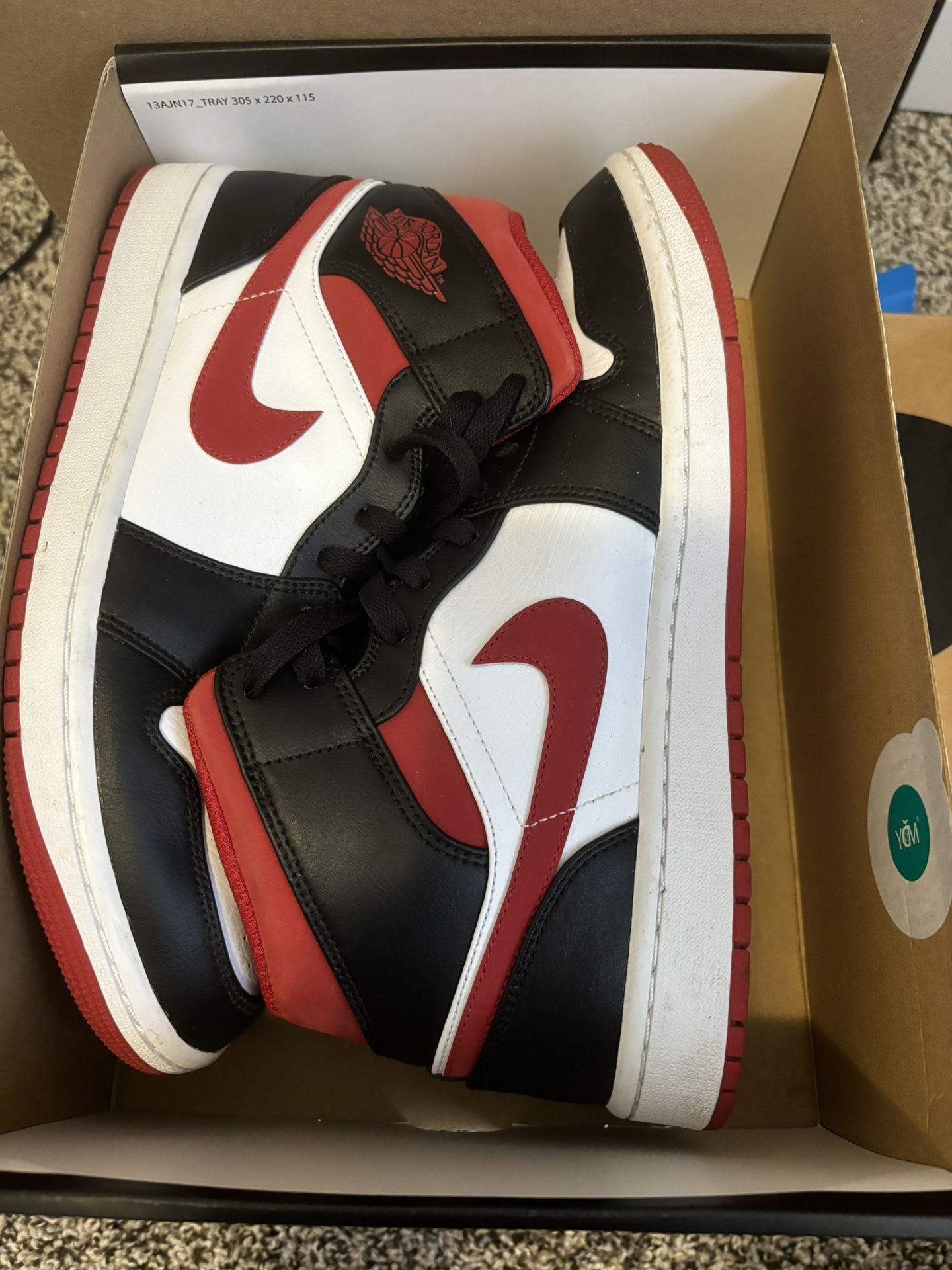 Jordan 1 Mid 