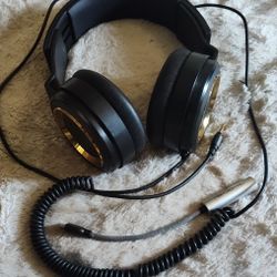 Munitio Pro40 Gold Headphones with USB-C DAC
