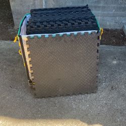 Set Of 24 Interlocking Workout Mats 