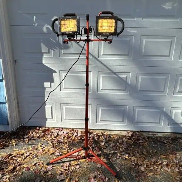 Craftsman Dual Tripod Work Light ***Price Drop***