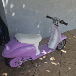 Girl's electric motorcycle in good condition but needs a battery $80