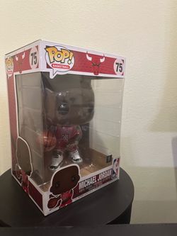 Funko pop jumbo Michael Jordan 10”