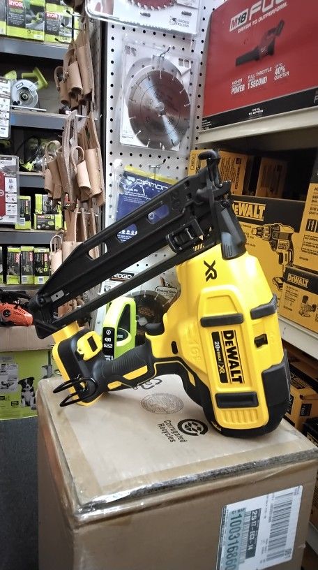 DEWALT 20V MAX XR CORDLEES 16 GAUGE FINISH NAILER (TOOL ONLY)