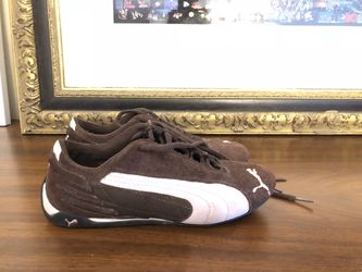 Woman’s Puma Sneakers (size 6)