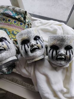 4 piece Halloween decor pickup only cash