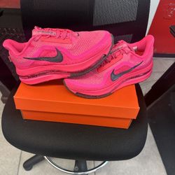 Nike Pegasus - Women Sizes 5.5-9.5