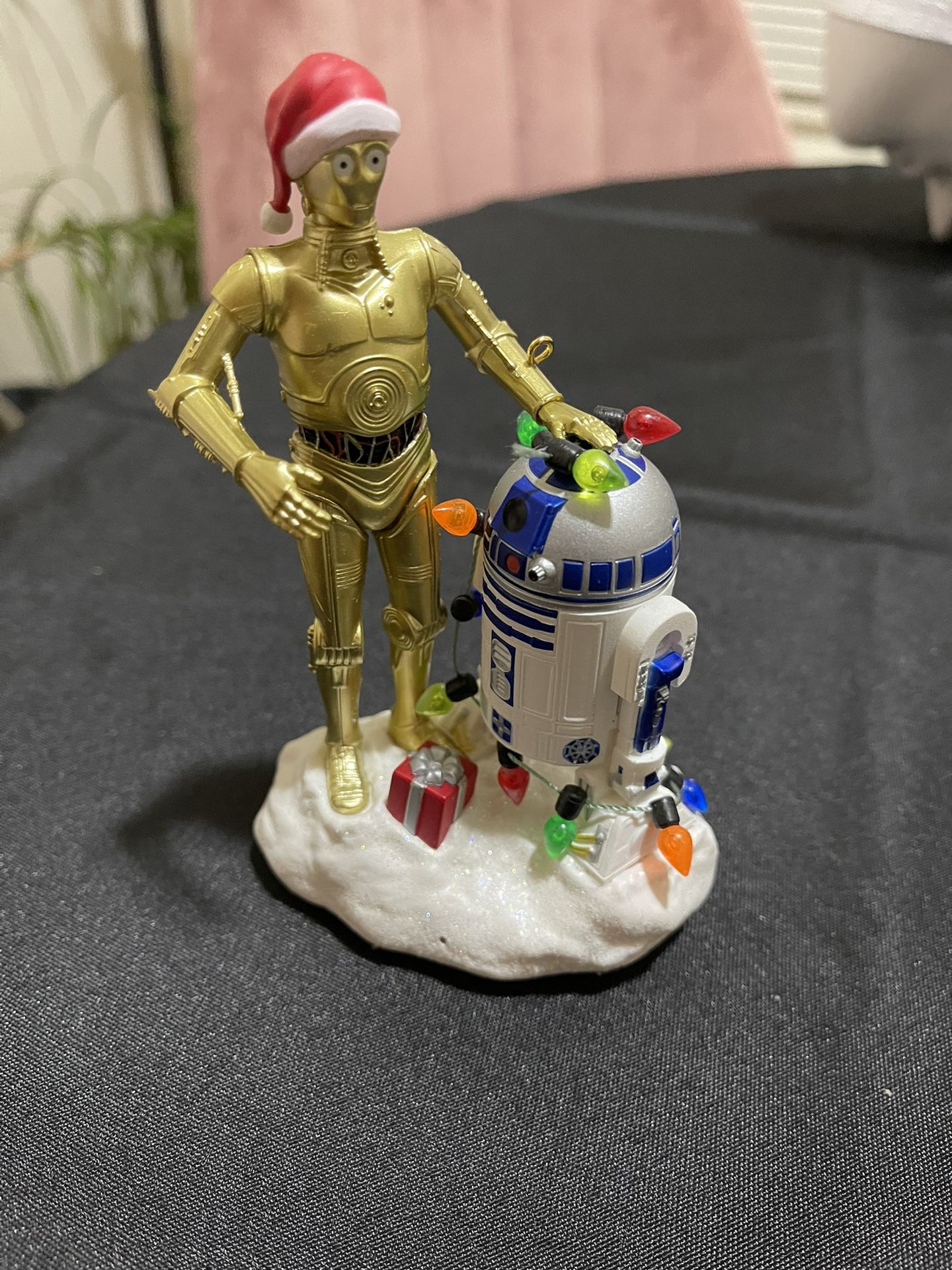 Hallmark 2019 C-3PO and R2-D2 Peekbuster Star Wars Ornament