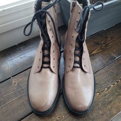 NWOT. Paul Green Leather Boots