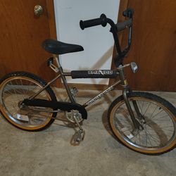 Vintage 1980s Huffy THUNDER BMX 100 BIKE