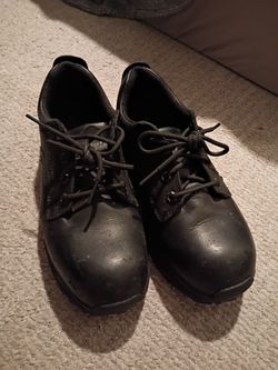 Steel toe work shoes