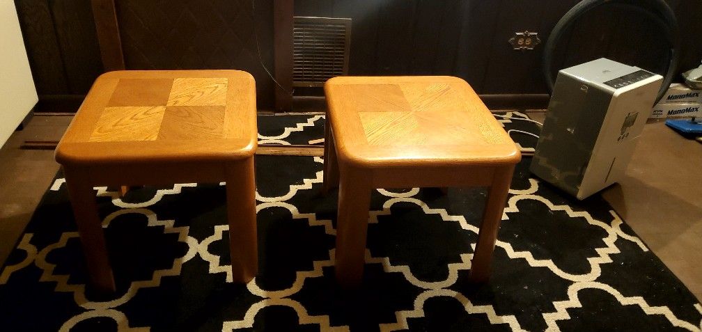 2 End Tables Set