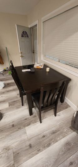 High-Quality Wooden Dining Set – Great Condition