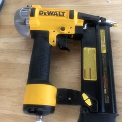DEWALT 18-Gauge Pneumatic Corded Brad Nailer