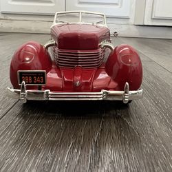 Diecast 1/18 Scale 1937 Cord Convertible Anerican Muscle 