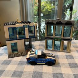 2 buildings And Car LEGO #60140 City - Bulldozer Break-in Partials