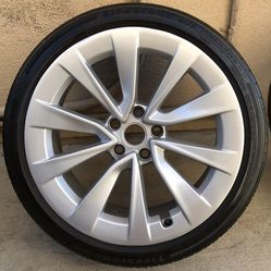 1 Tesla Model 3 Sport wheel 19” wheel