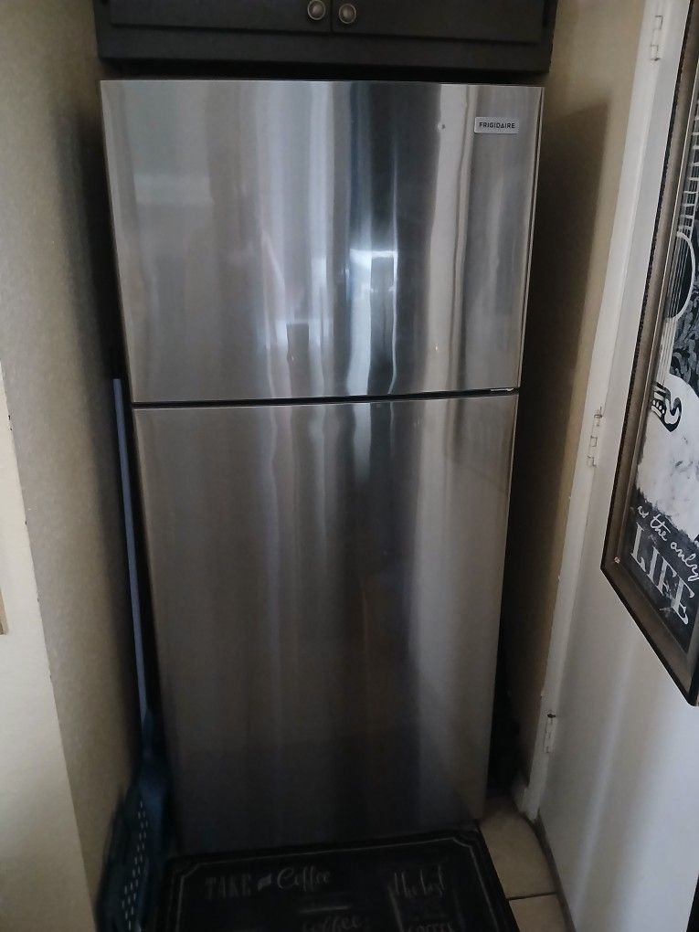 Sliver Frigdare Refrigerator