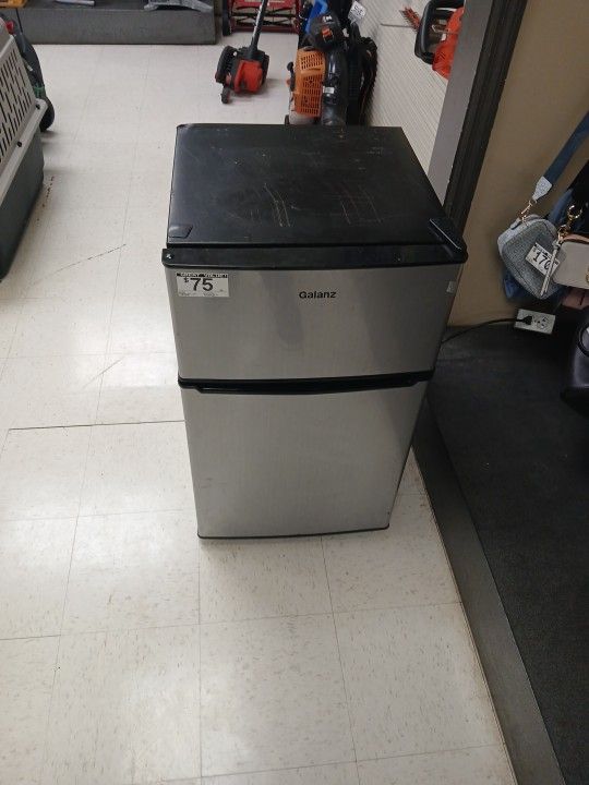 Galanz Mini Fridge 