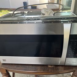 Kenmore household microwave oven