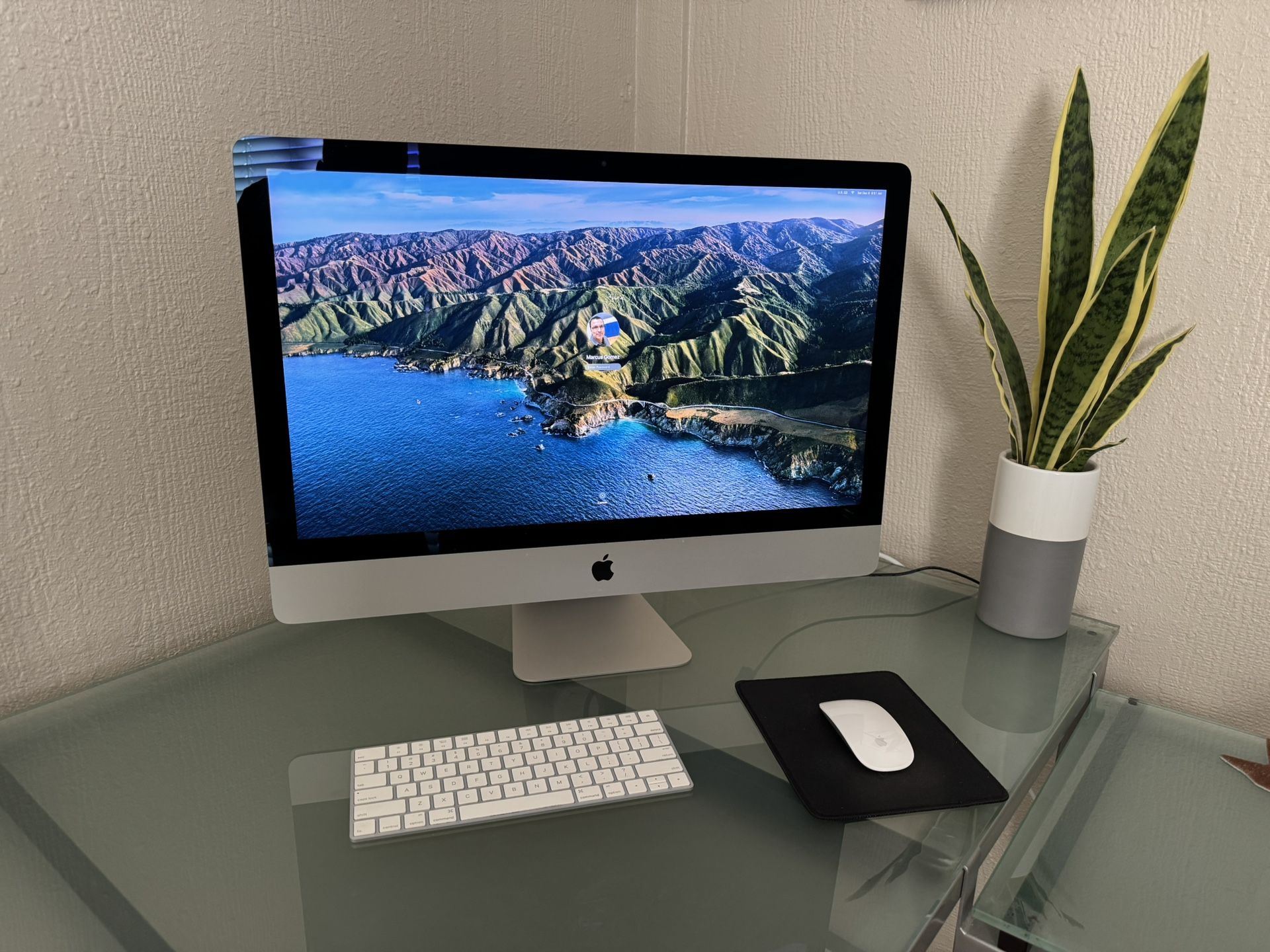 27” iMac w/ Retina 5k, 3.2 GHz, Quad Core i5 16 GB Memory