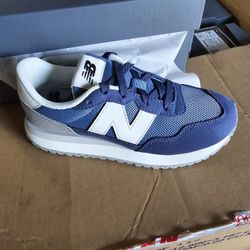 New Balance Size 4 Blue 