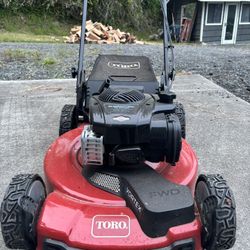 Toro Recycler. 150 cc Gas Self-Propelled Lawn Mower