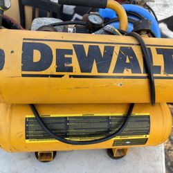 DeWalt 4-gallon twin stack air compressor