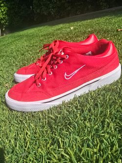 NIKE CANVAS SNEAKERS SIZE 9