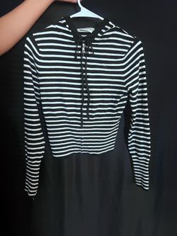 Matching shorts set!! Look at all pictures. Black and White Striped Knit 2-Piece Short Set - Size 0/2