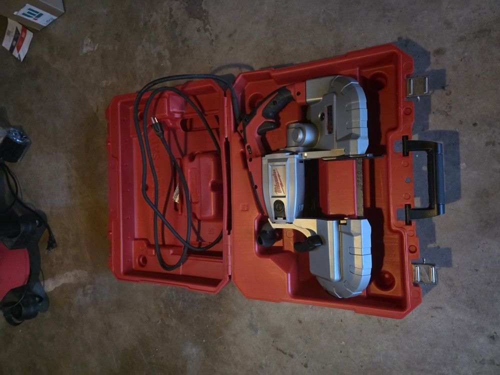 Milwaukee 11AMP Band Saw