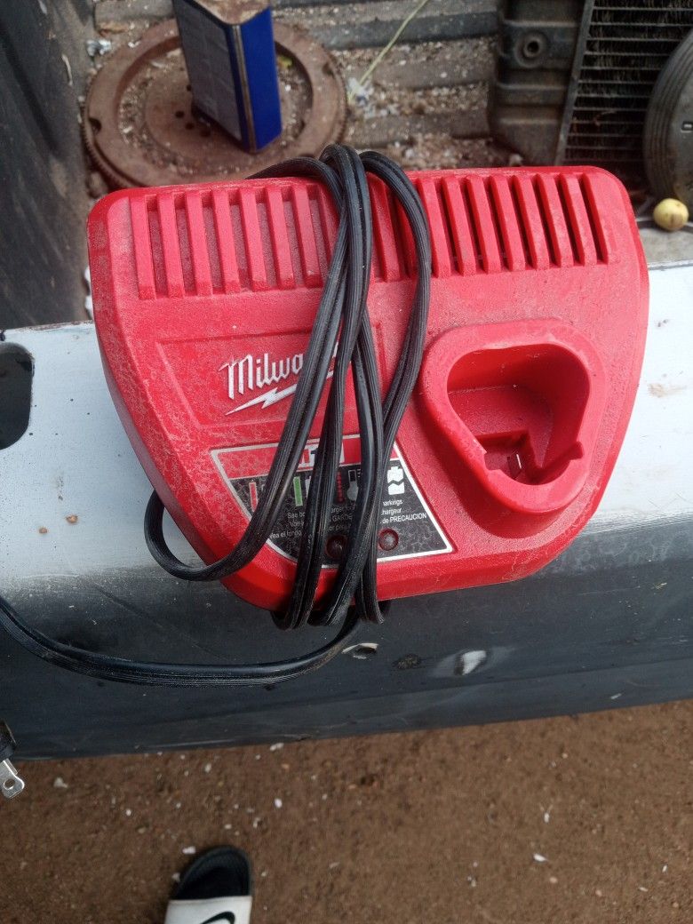 Milwaukee M12 Charger