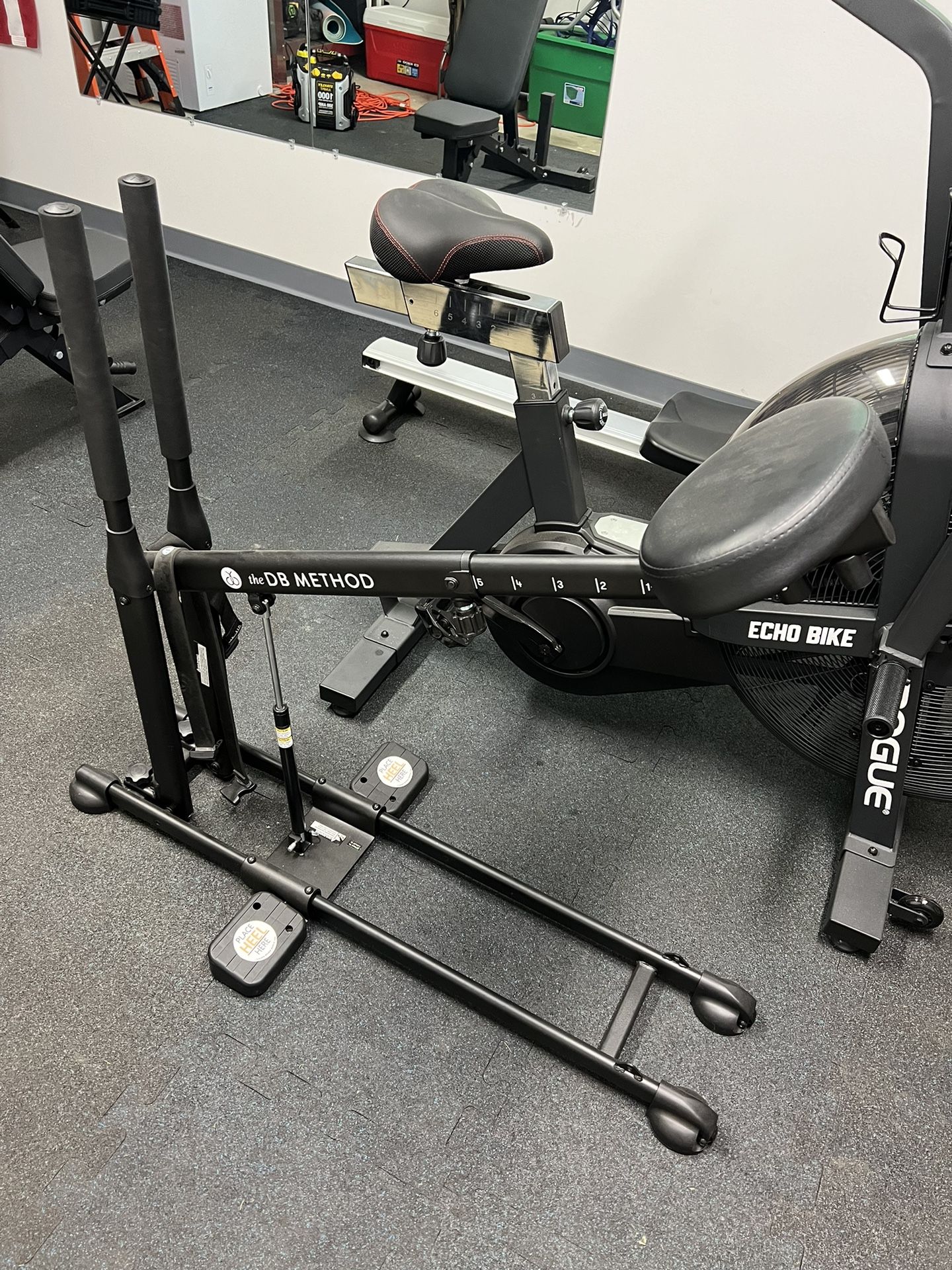 DB method fitness squat machine