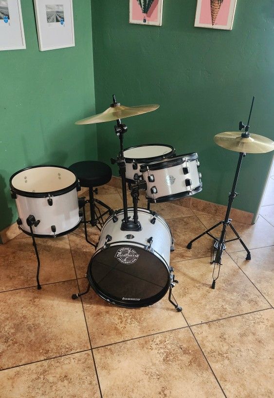 Ludwig Questlove Pocket Kit 4-piece Complete Drum Set - Silver Sparkle