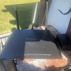 Netgear Nighthawk DST AC1900 Dual-Band Mesh WiFi Router R7000