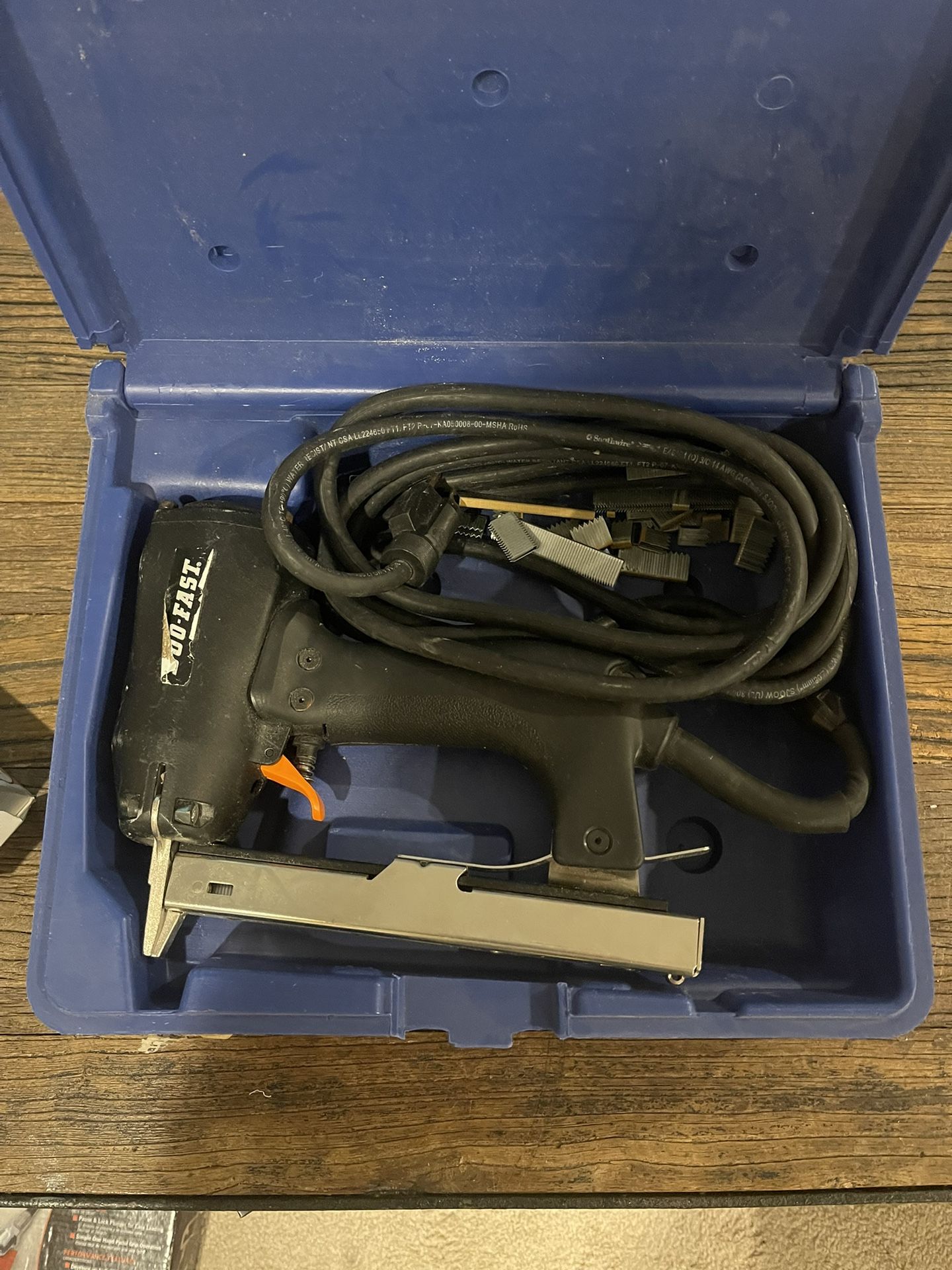 Duo-Fast Carpet Pro ENC-5418 Electric Stapler. 