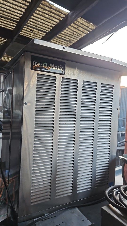 Ice O Matic Ice Maker (1000 Pounds Nugget Ice)