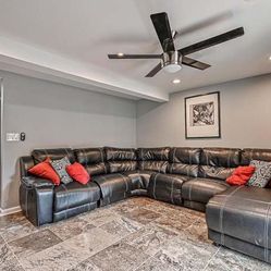 Black Sectional LIKE NEW