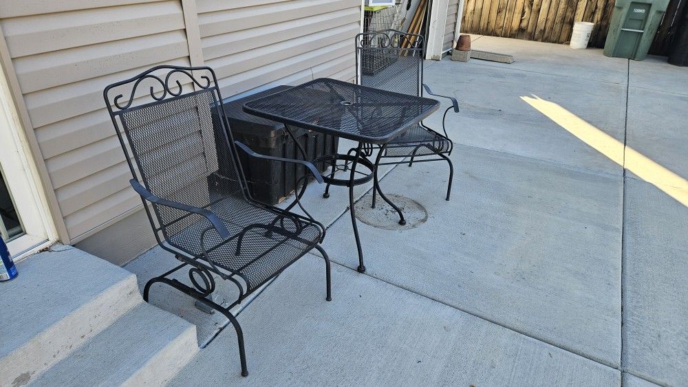 Wrought Iron Pato Set Table 2 Chairs 