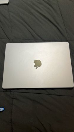 Apple : MacBook Pro 14-inch (2021 or newer)