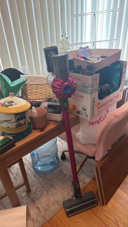 Dyson V7 pink
