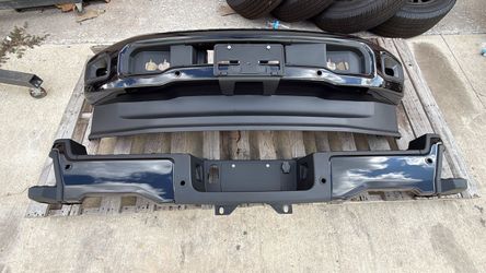 🔥 FOR SALE 🔥 2023–2026 Ford F-250 / F-350 / F-450 Front & Rear Bumper Set Agate Black Perfect Condition 💰 $1,200 for the set 🚚 Shipping & Deliv