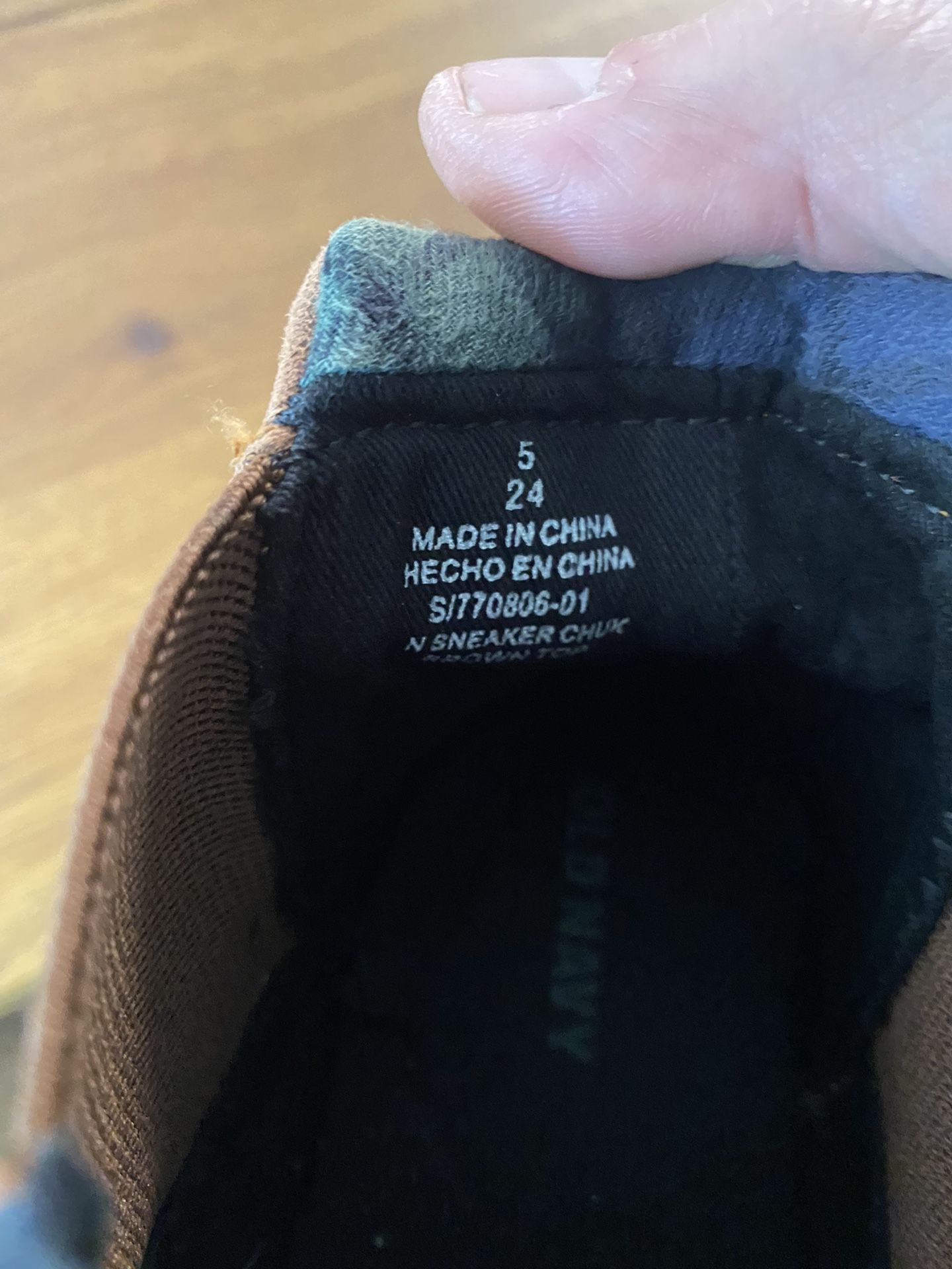 Old Navy Boys Shoes Size 5 for Sale in Chicago, IL OfferUp