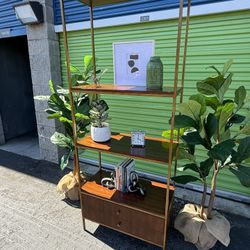 Sonder Living Copeland Tower, Has a small chip, price is reduced accordingly